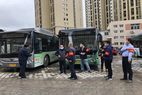 中共鄭州赫喆文化傳播有限公司黨支部開(kāi)展“疫情防控常態(tài)化，為公共交通助力”志愿服務(wù)實(shí)踐活動(dòng)