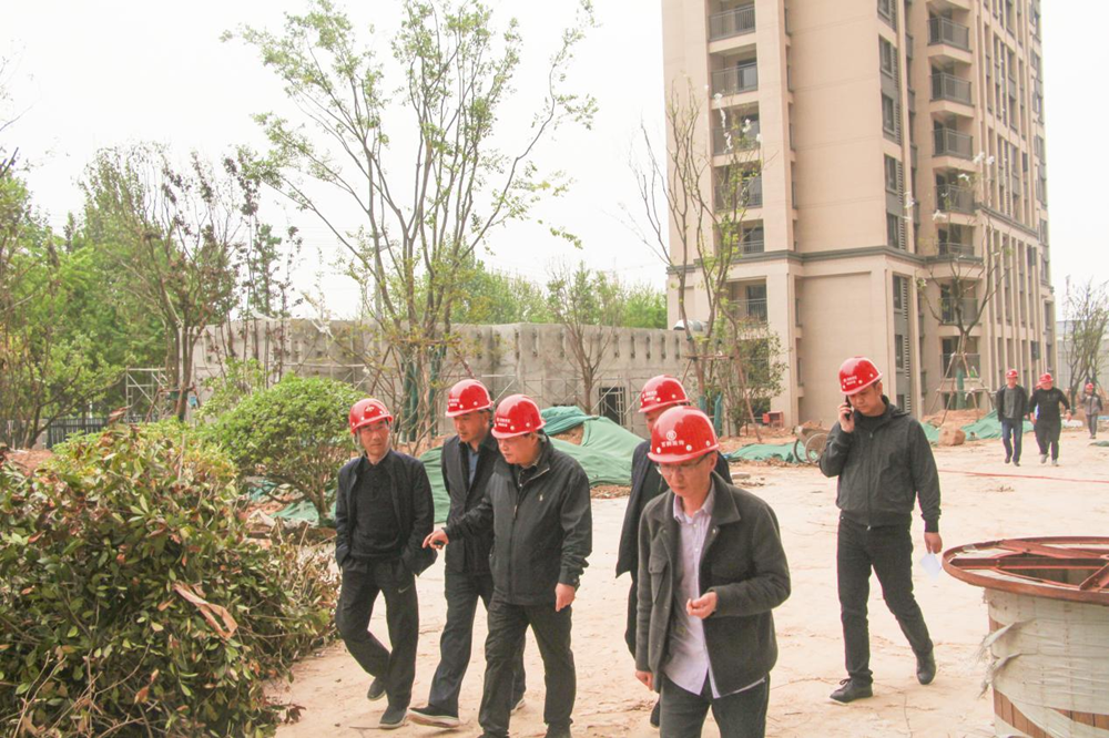 鄭州市國資委黨委書(shū)記、主任李秀山一行到美好天境苑項目調研指導安全生產(chǎn)工作