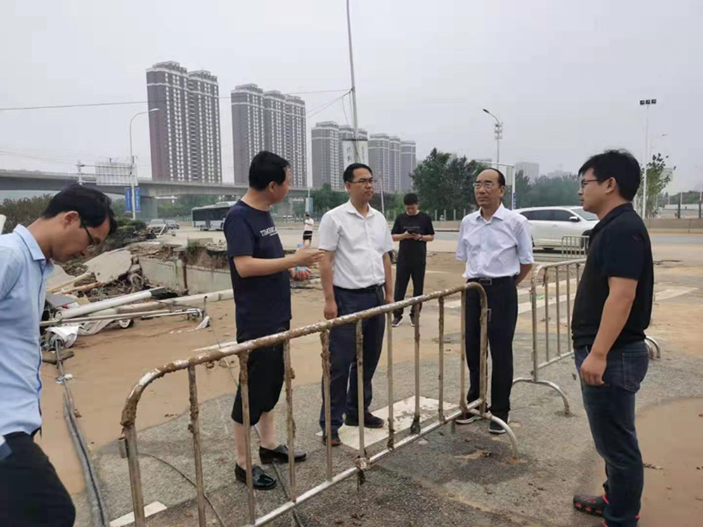集團公司黨委書(shū)記、董事長(cháng)、總經(jīng)理秦廣遠赴市政項目檢查指導災后恢復重建工作