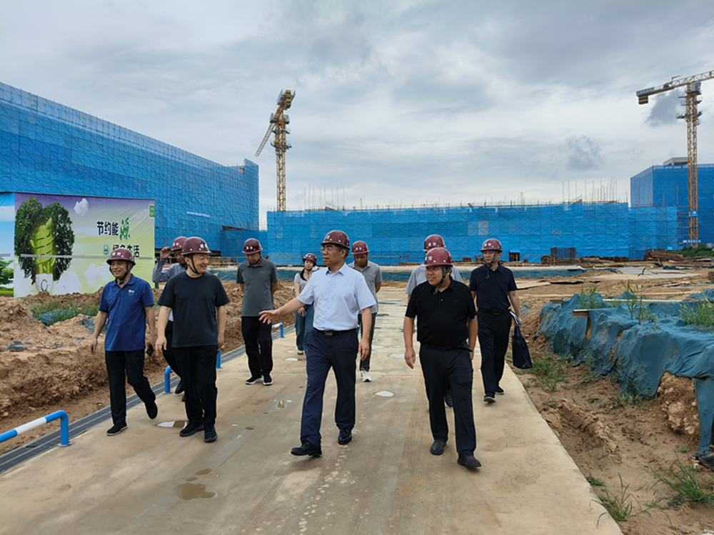 集團公司黨委書(shū)記、董事長(cháng)汪洋到六十七高級中學(xué)項目調研項目建設工作